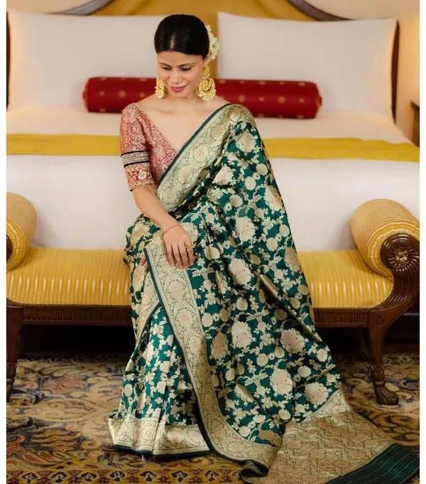 Green_Embellished_Banarasi_Jacquard_Saree_(Green)